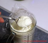 FeeKaa Babyflaschen Sterilisator - Löffel mit Joghurt